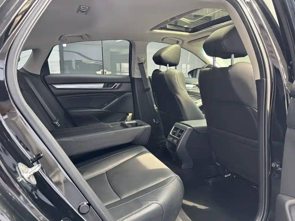 Honda Accord — миниатюра 13