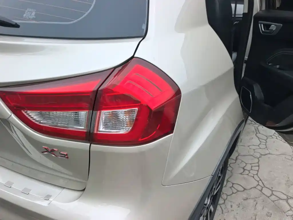 Geely Vision X3 — миниатюра 8