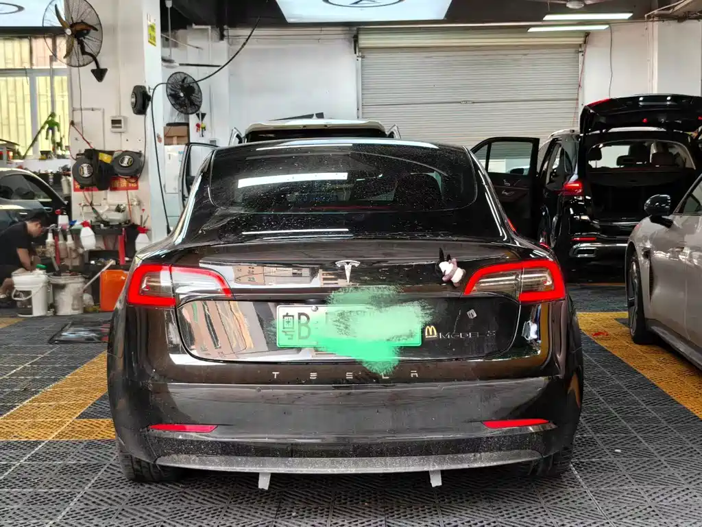 Tesla Model 3 — миниатюра 8