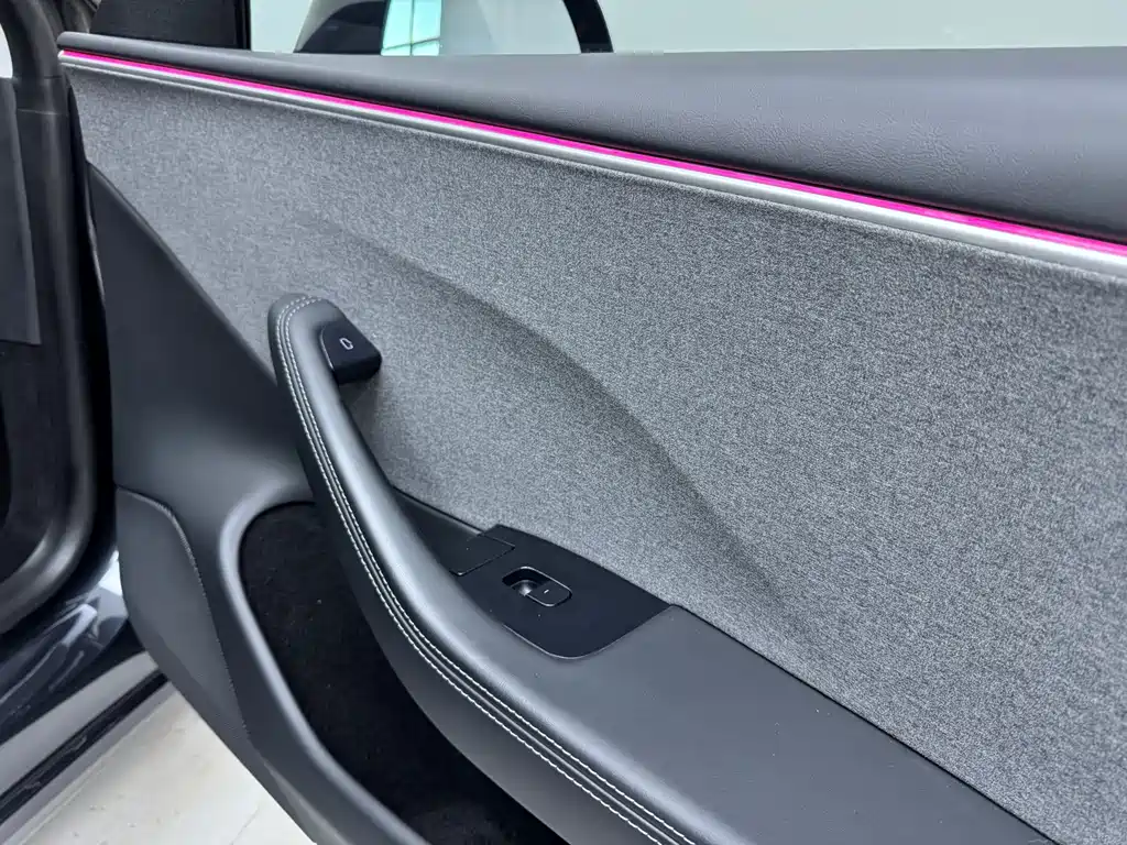 Tesla Model 3 — миниатюра 11