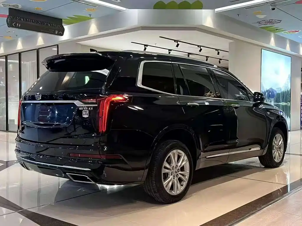 Cadillac XT6 2021 28T мест