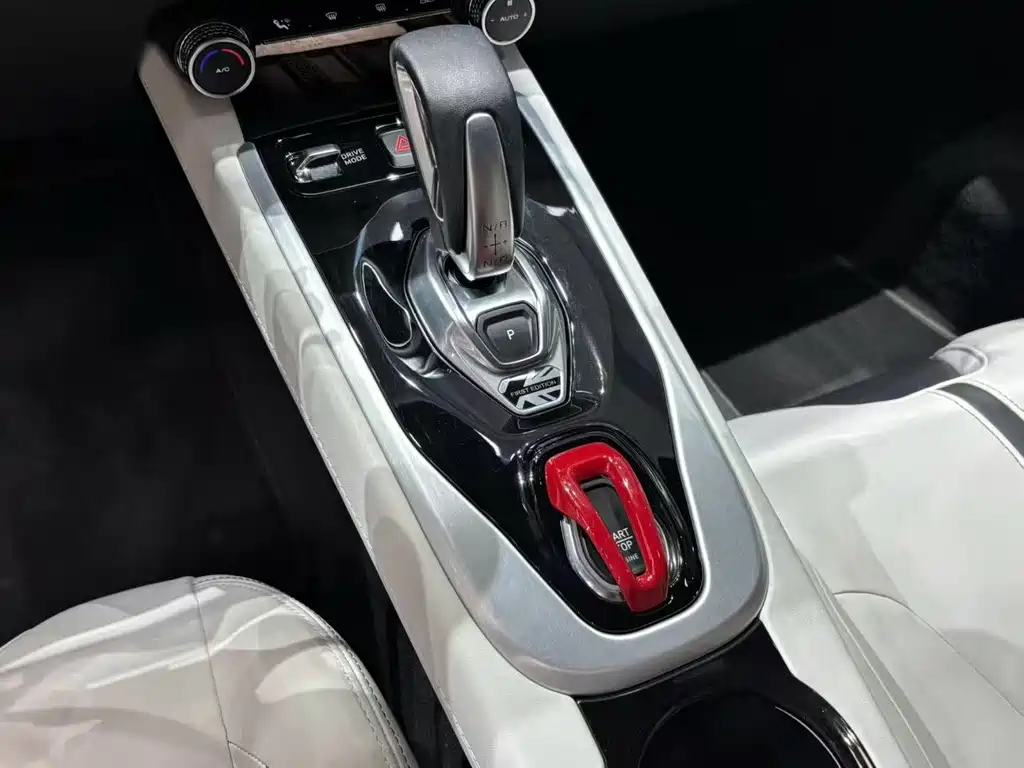 Lotus Emira — миниатюра 6
