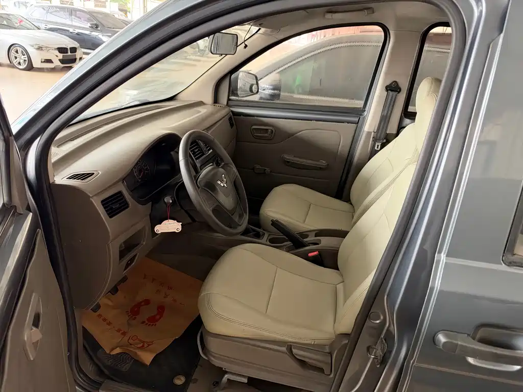 Wuling Rongguang V — миниатюра 5