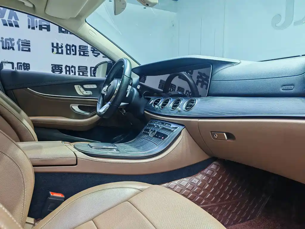 Mercedes-Benz E-Class — миниатюра 4