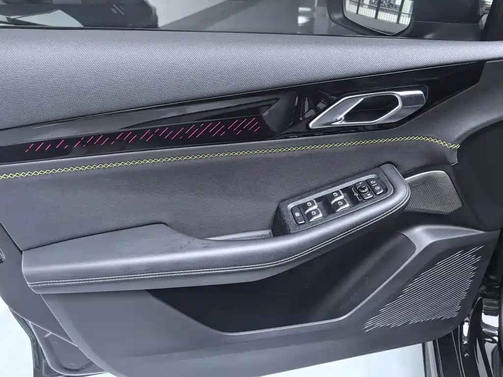 Lynk & Co 03 — миниатюра 5