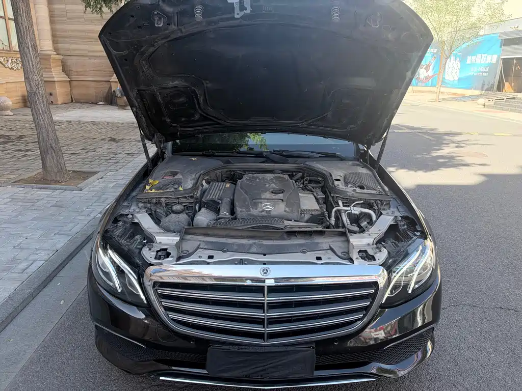 Mercedes-Benz E-Class — миниатюра 9