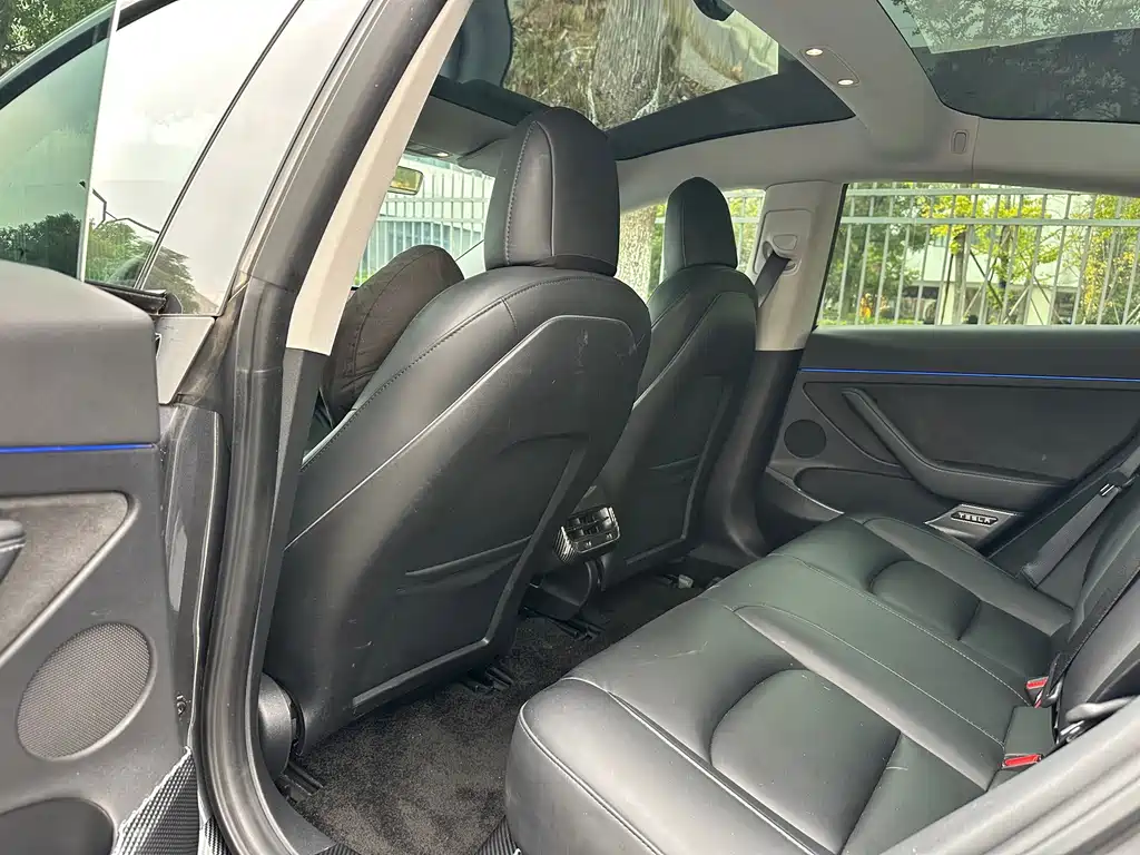 Tesla Model 3 — миниатюра 6