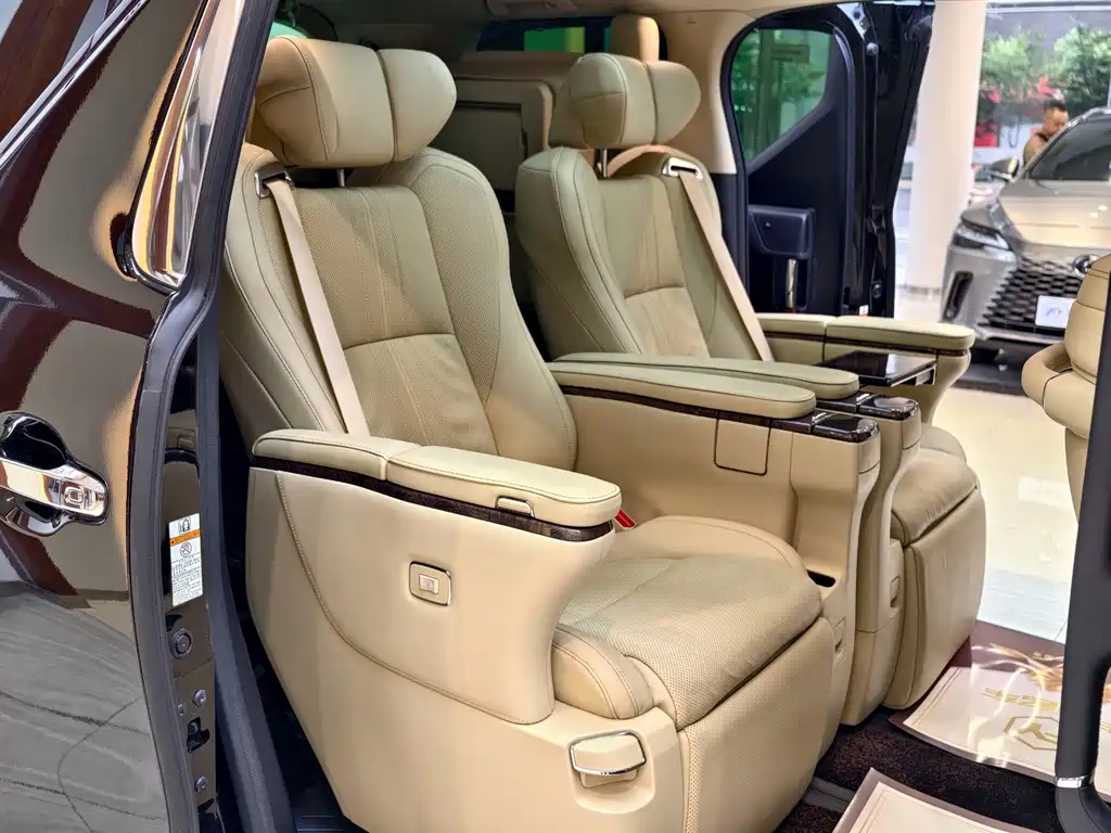 Toyota Vellfire — миниатюра 9