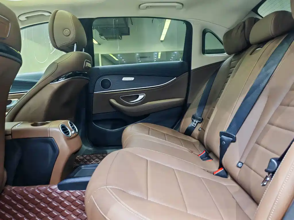 Mercedes-Benz E-Class — миниатюра 6