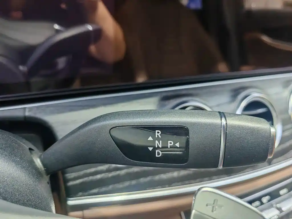 Mercedes-Benz E-Class — миниатюра 9