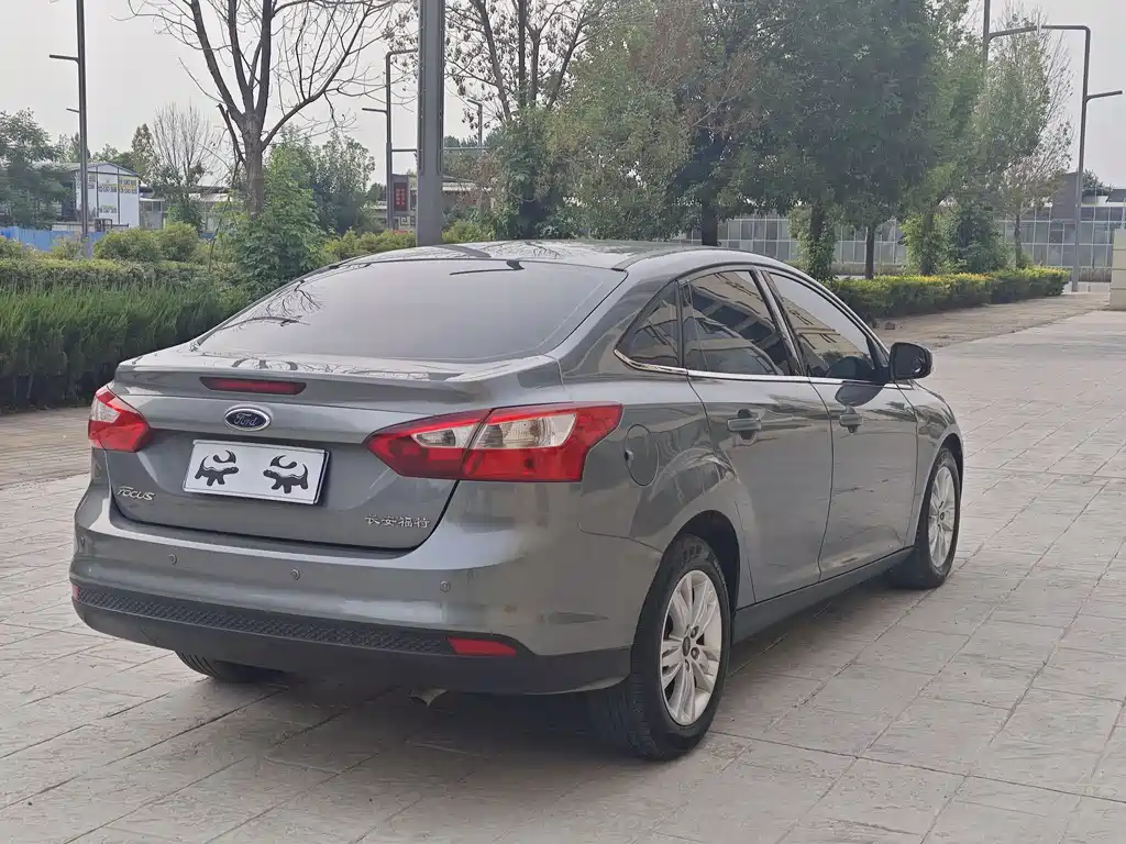 Ford Focus 2012 1.6L MT Comfort
