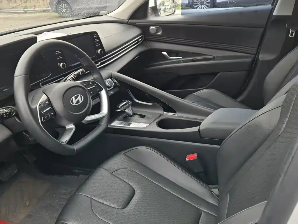 Hyundai Elantra — миниатюра 5