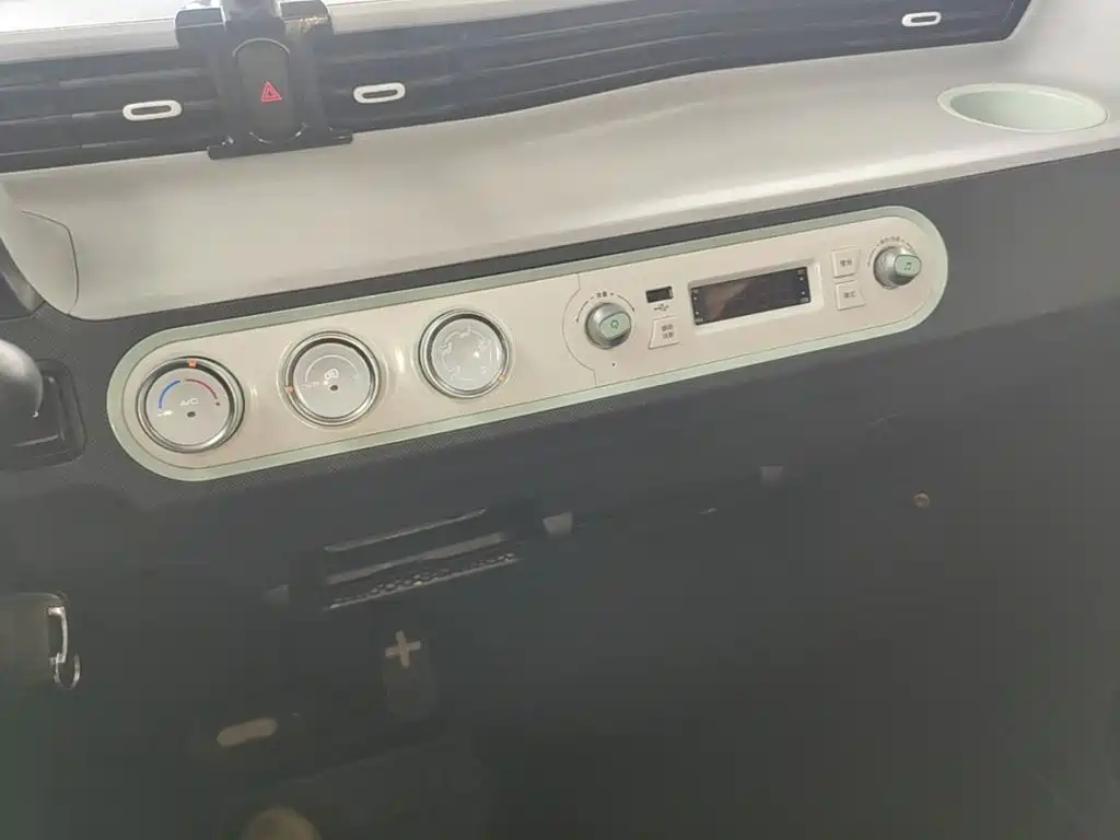 Wuling MINIEV — миниатюра 13