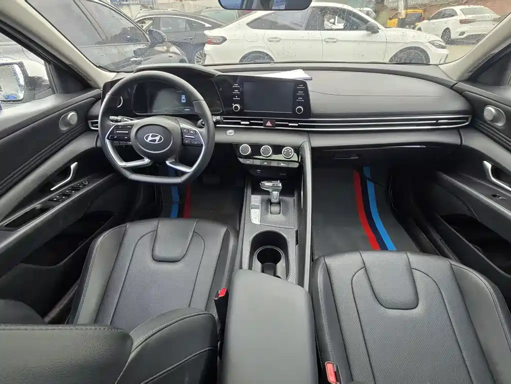 Hyundai Elantra — миниатюра 10