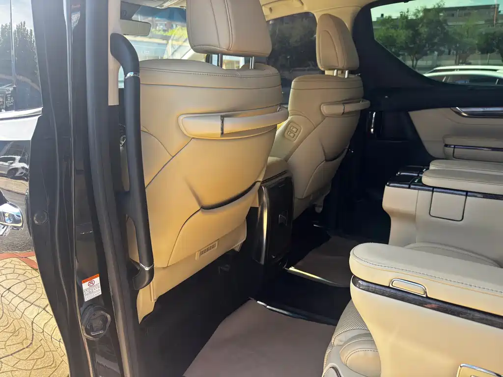 Toyota Vellfire — миниатюра 16
