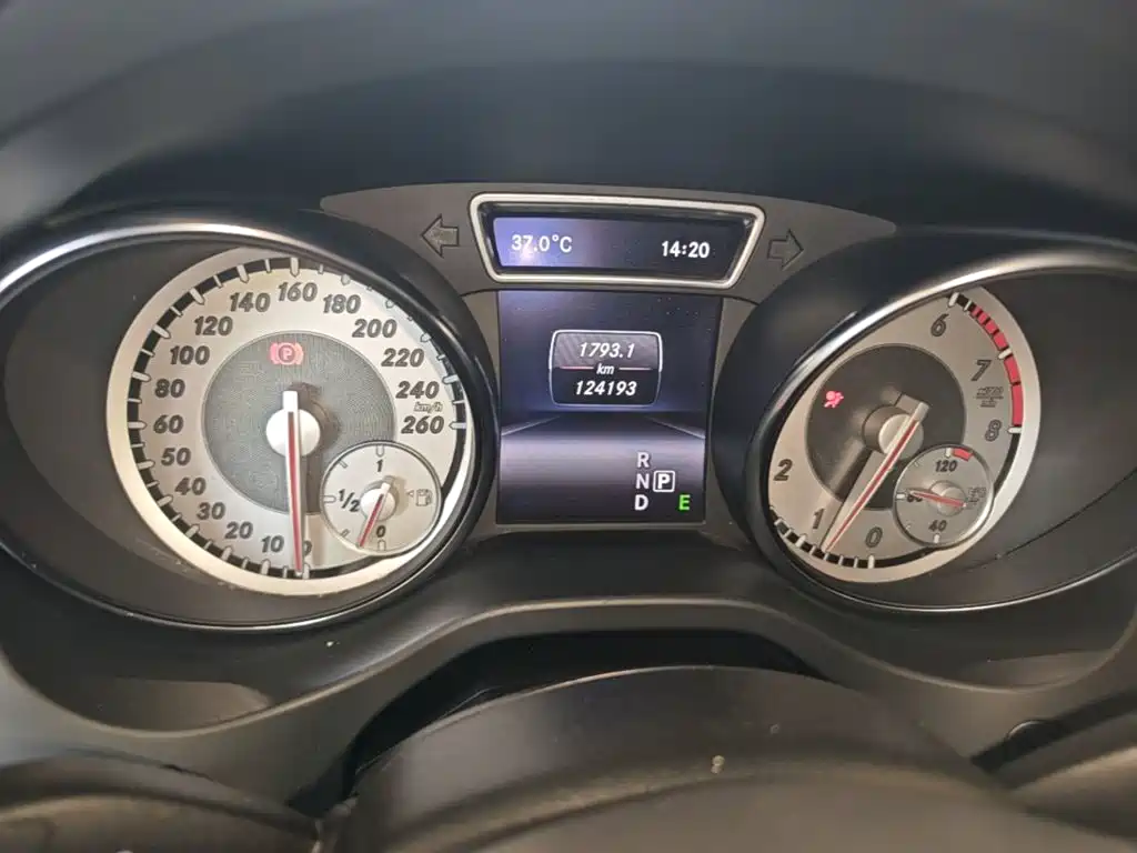 Mercedes-Benz GLA — миниатюра 12
