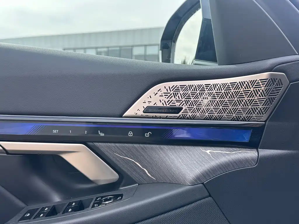 BMW 5 Series — миниатюра 5