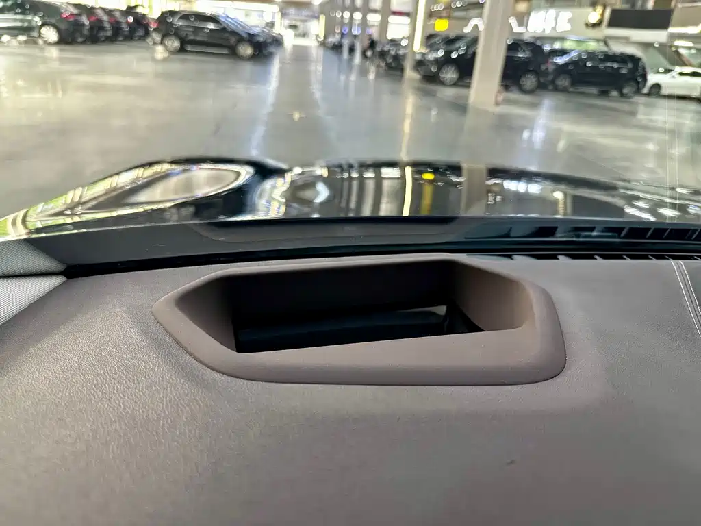 BMW 5 Series — миниатюра 10