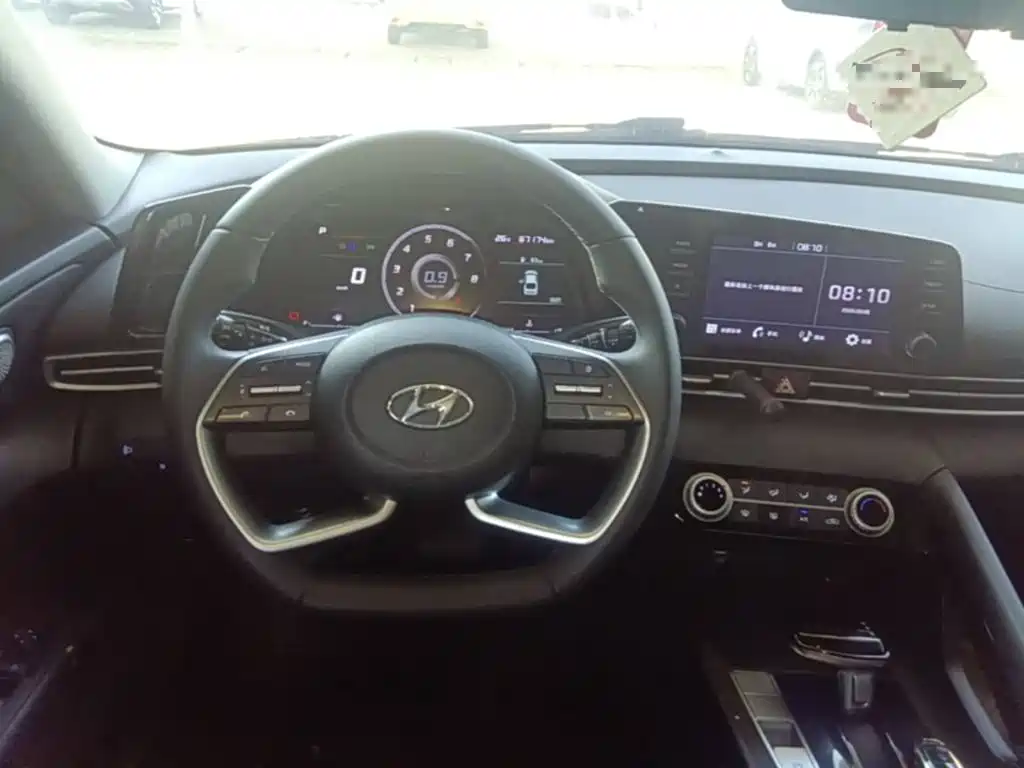 Hyundai Elantra — миниатюра 11