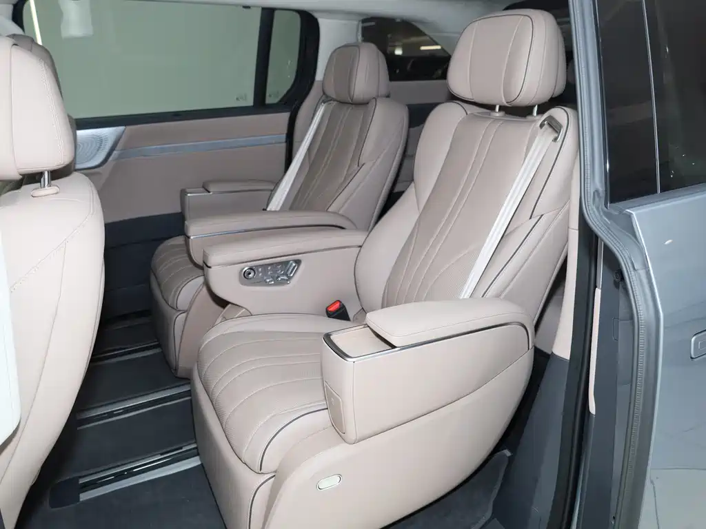 XPeng X9 — миниатюра 12