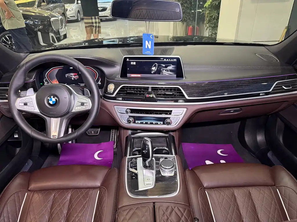 BMW 7 Series — миниатюра 7