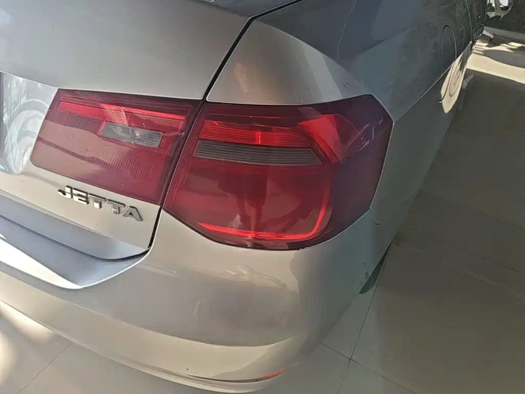 Volkswagen Jetta — миниатюра 8