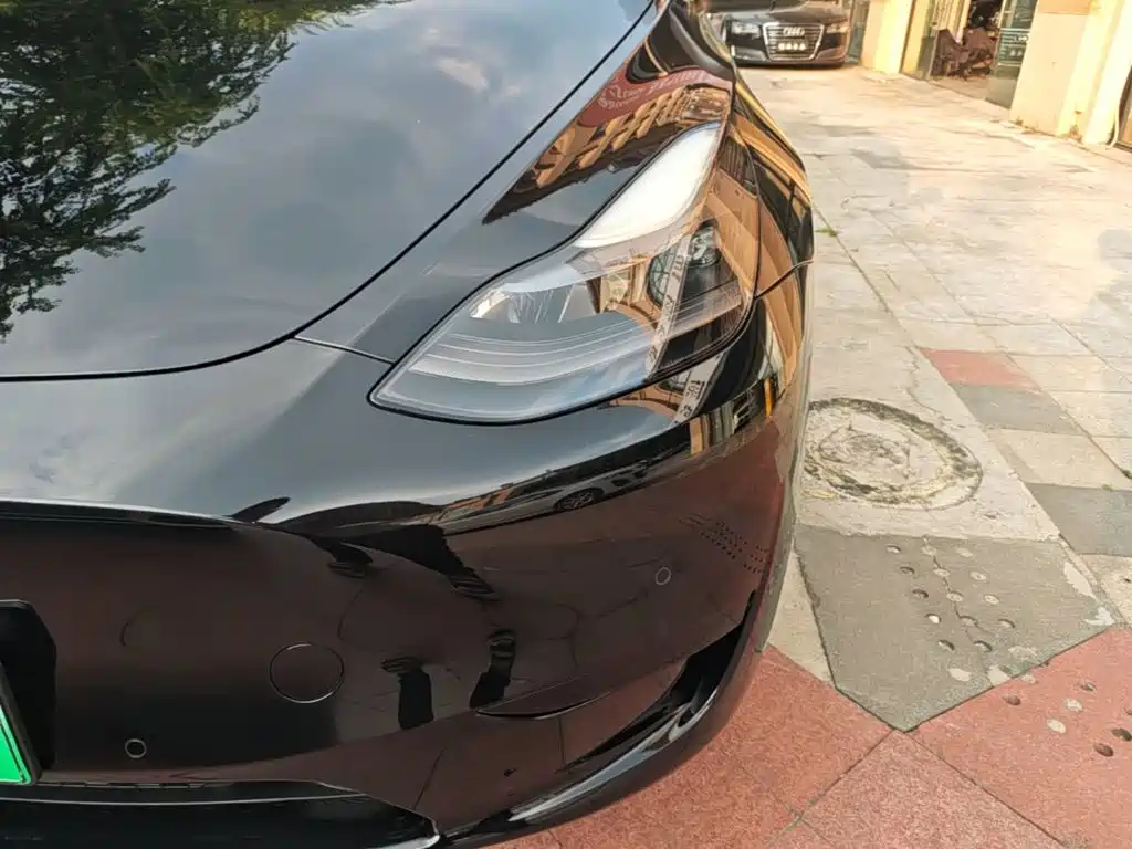 Tesla Model Y — миниатюра 24
