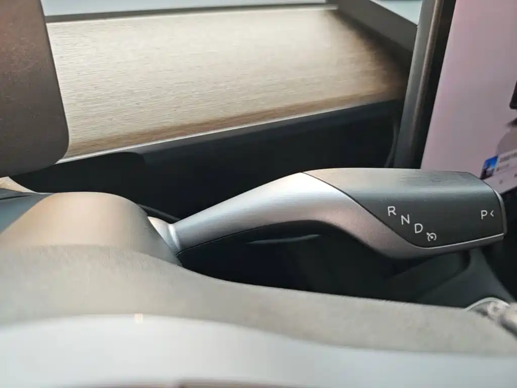 Tesla Model Y — миниатюра 14