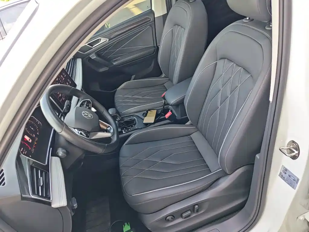 Volkswagen Tiguan L — миниатюра 15