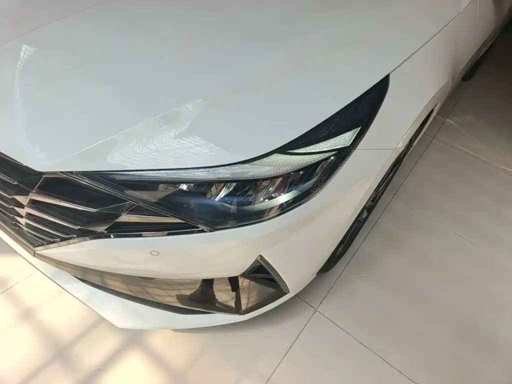 Hyundai Elantra — миниатюра 24