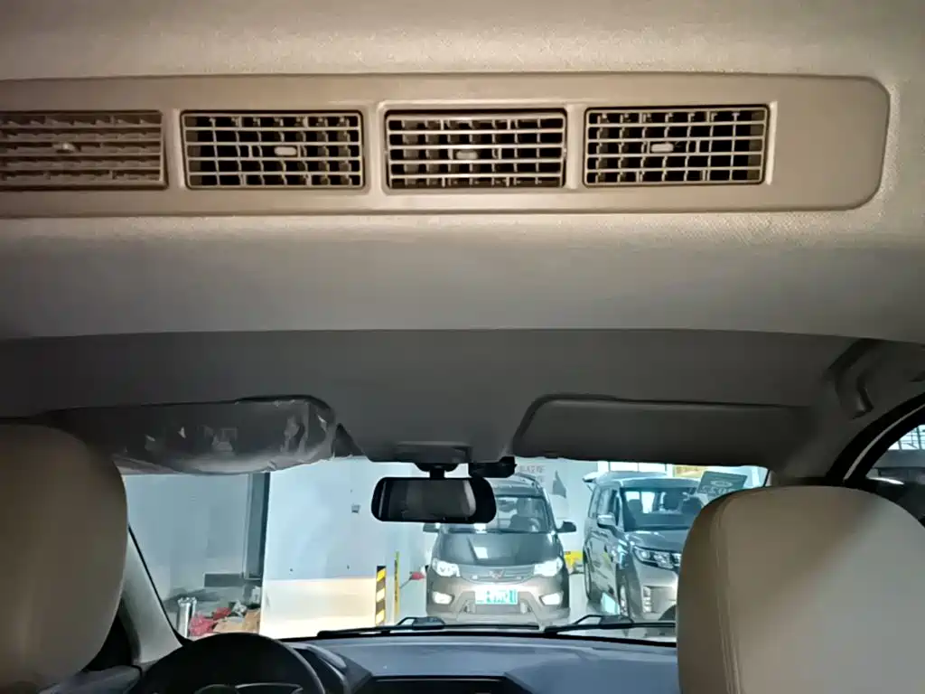 Wuling Hongguang — миниатюра 18