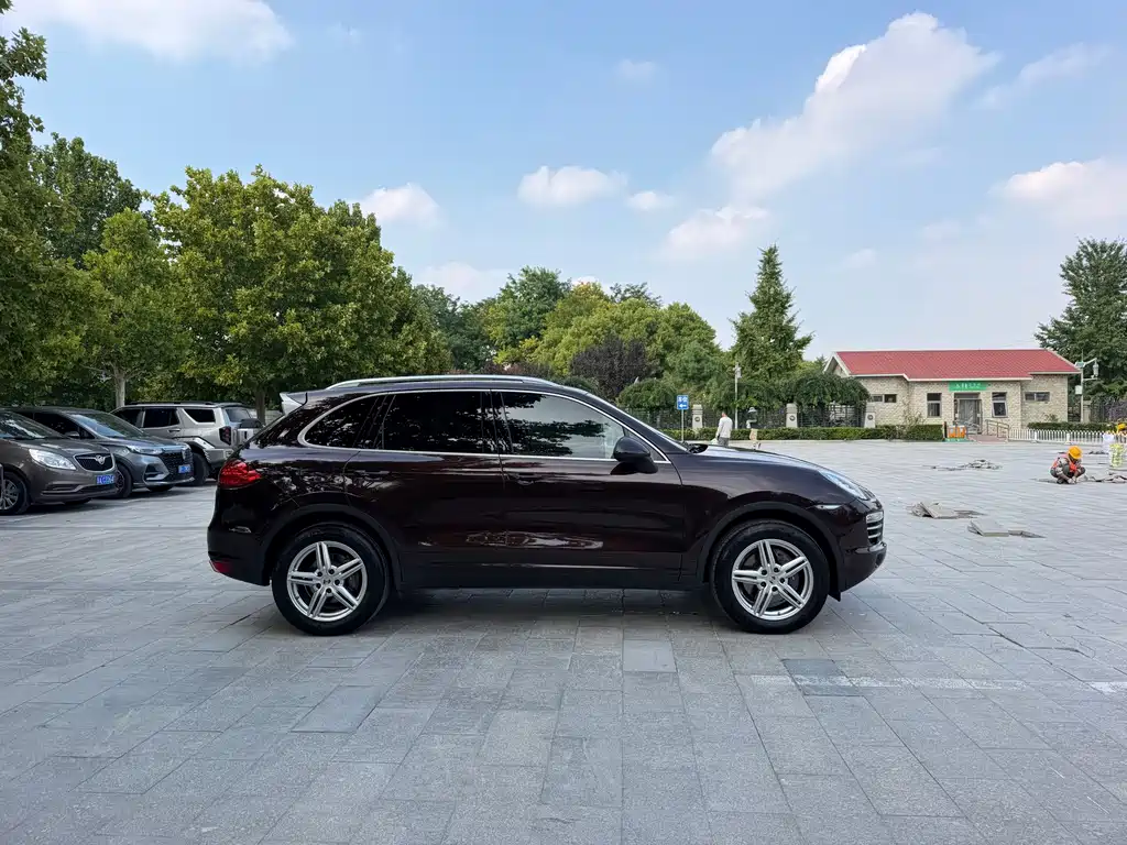Porsche Cayenne — миниатюра 27