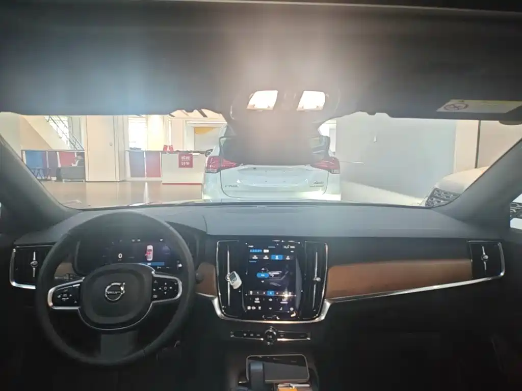 Volvo S90 — миниатюра 10