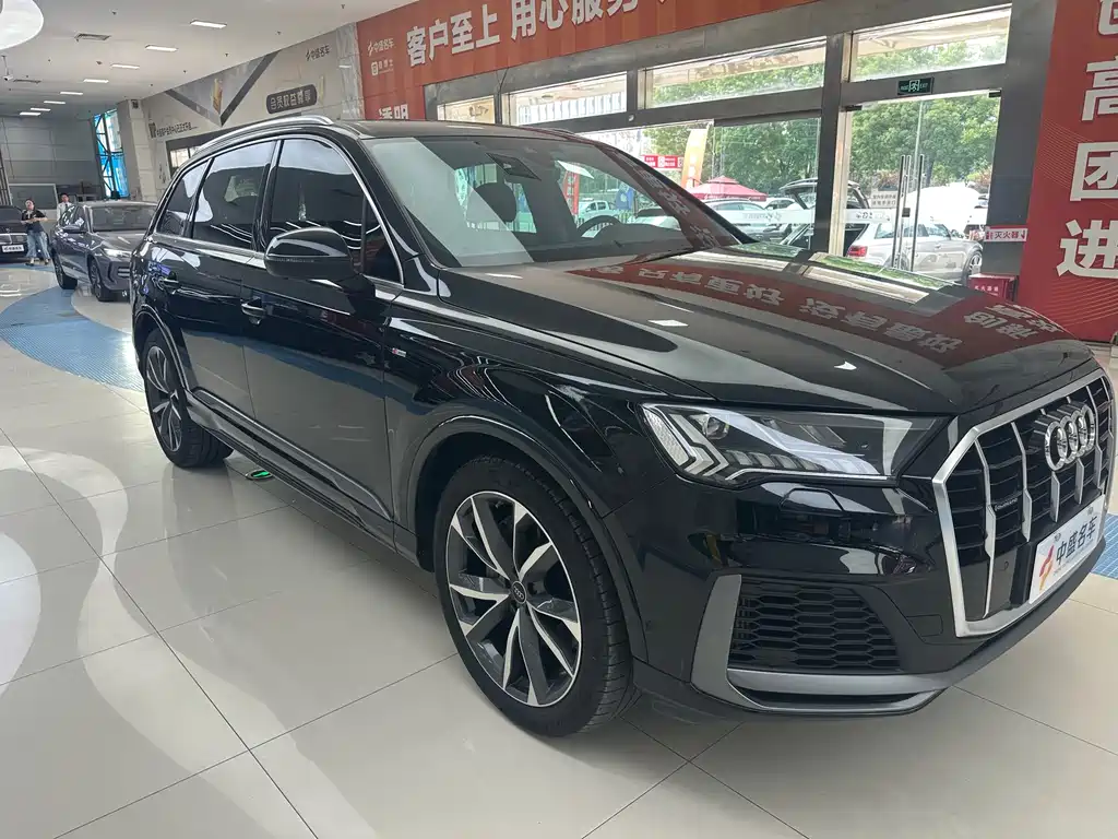 Audi Q7 2023 55 TFSI quattro S line Sport