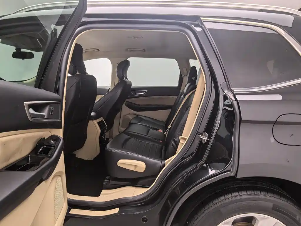 Ford Edge — миниатюра 15