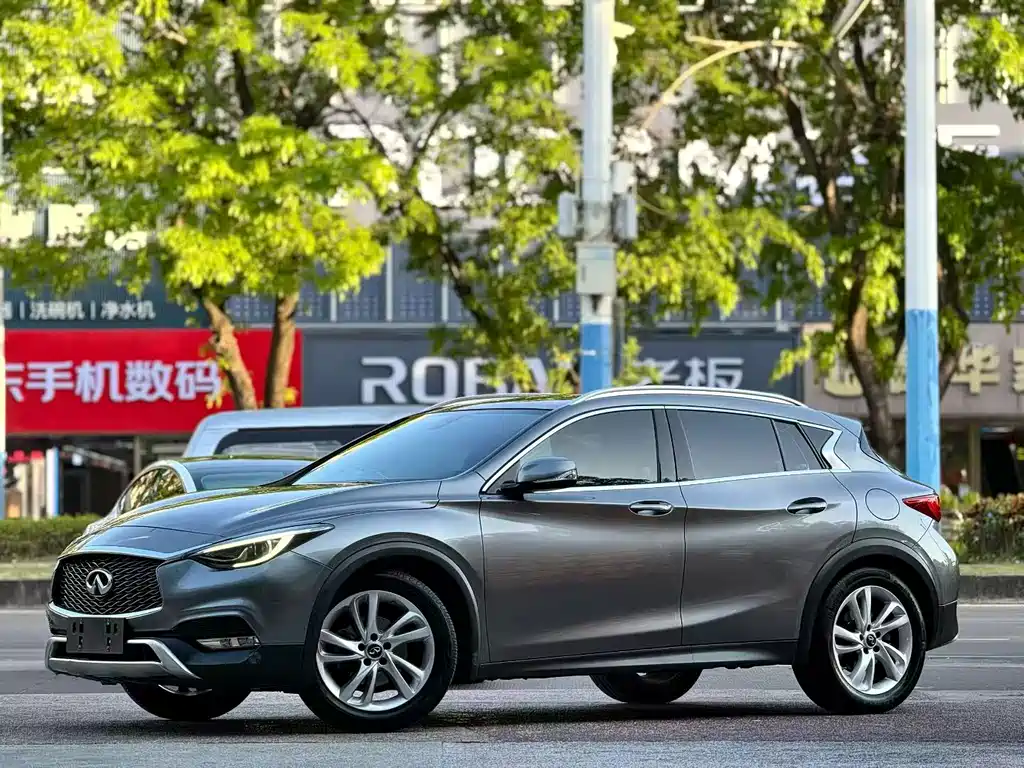 INFINITI QX30