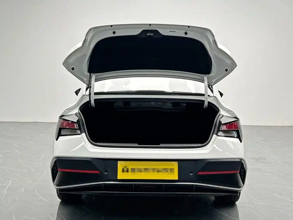 Hyundai Elantra — миниатюра 11