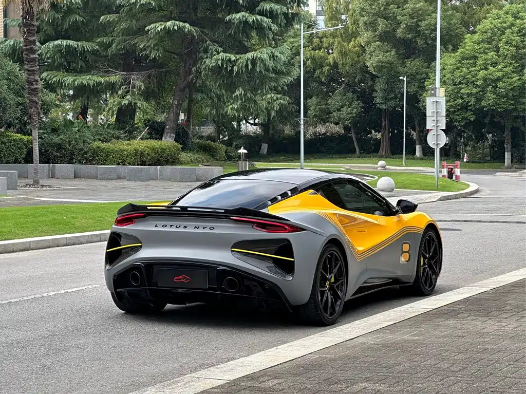 Lotus Emira — миниатюра 6