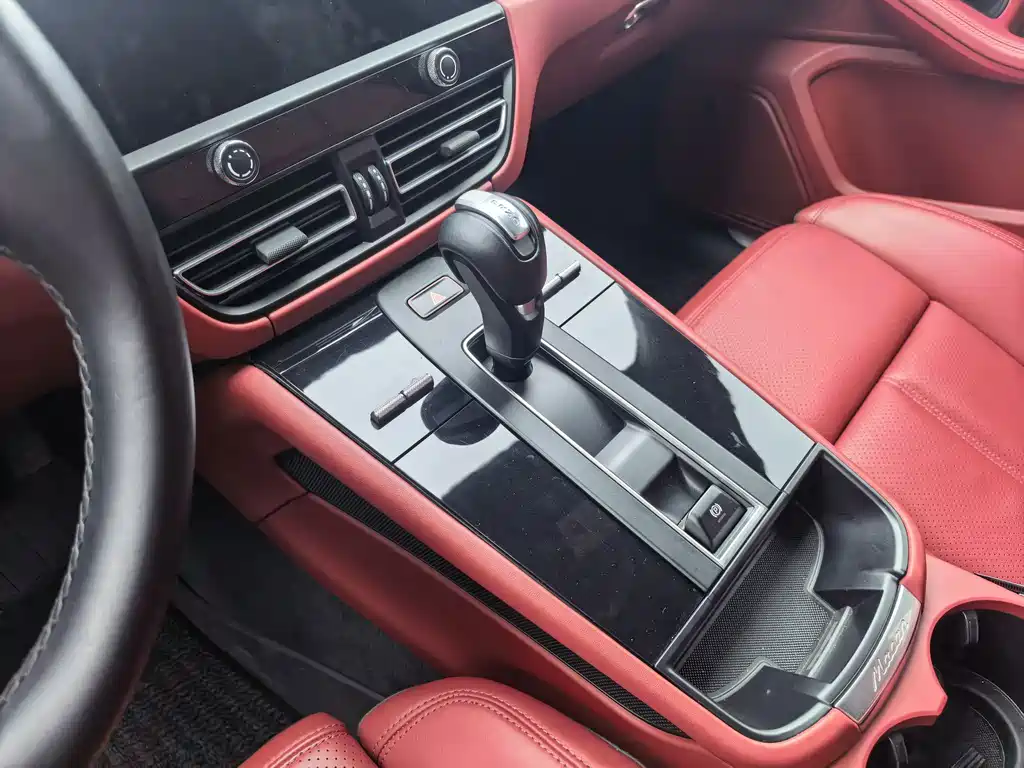 Porsche Macan — миниатюра 7
