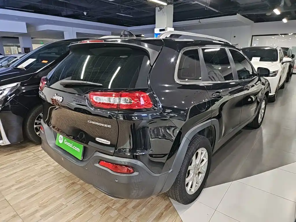 Jeep Cherokee — миниатюра 7