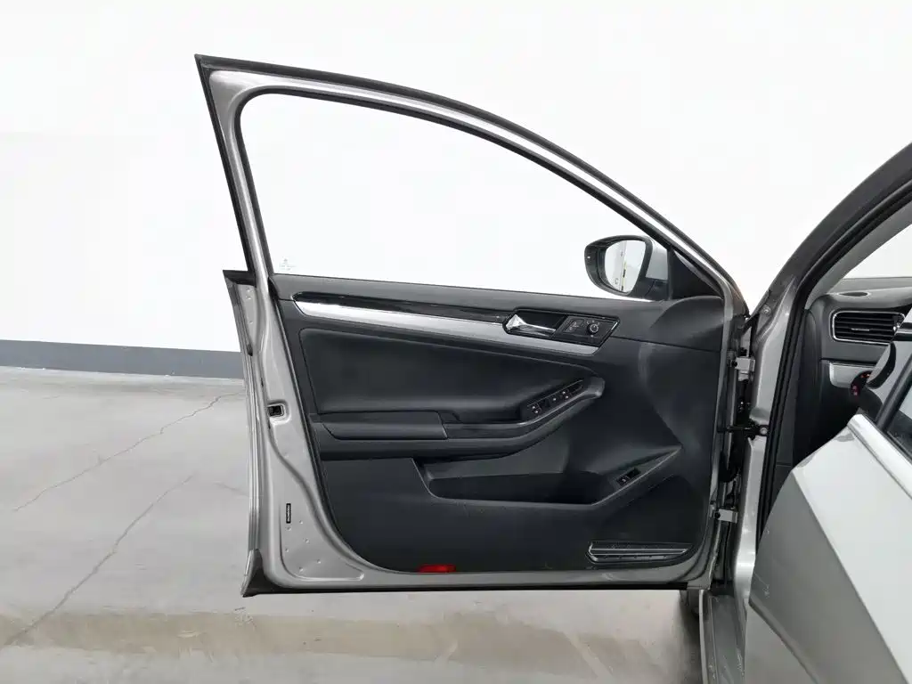 Volkswagen Sagitar — миниатюра 8