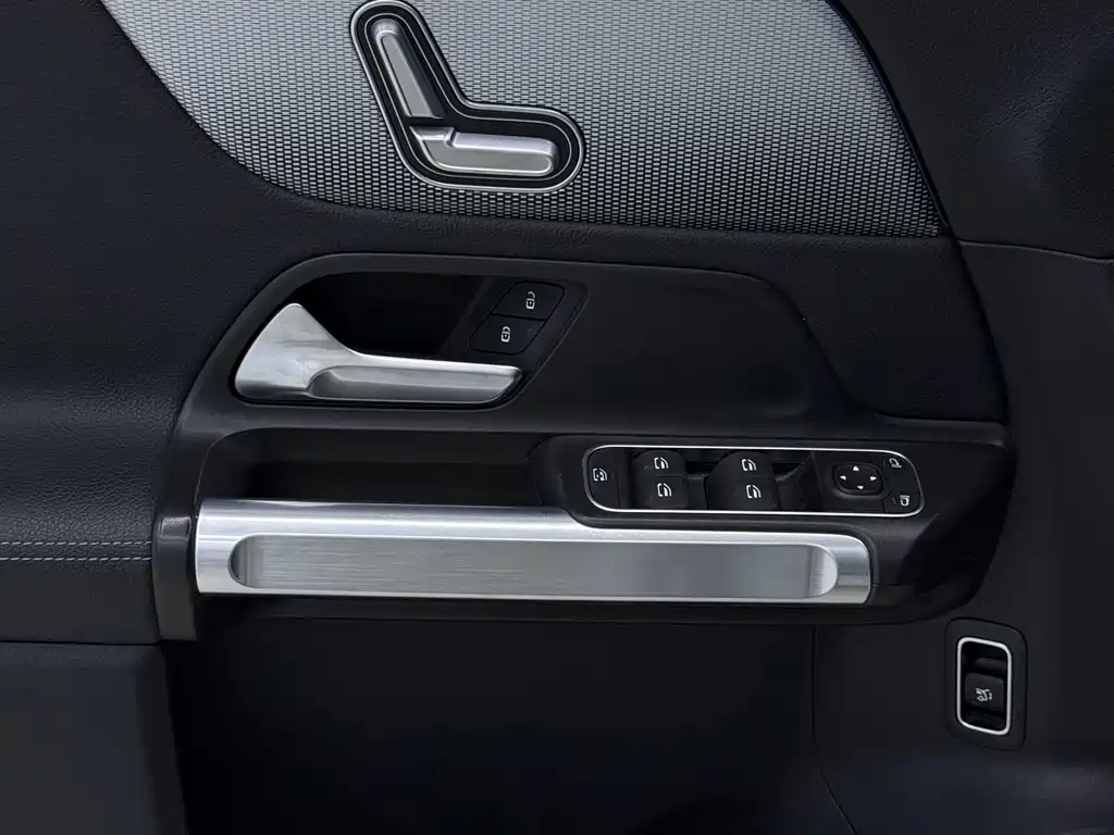 Mercedes-Benz GLB — миниатюра 11