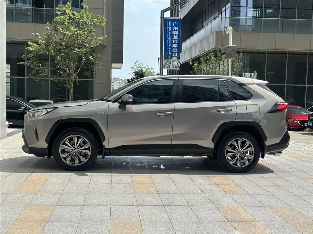 Toyota RAV4 — миниатюра 4