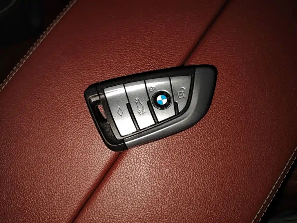 BMW 5 Series — миниатюра 9