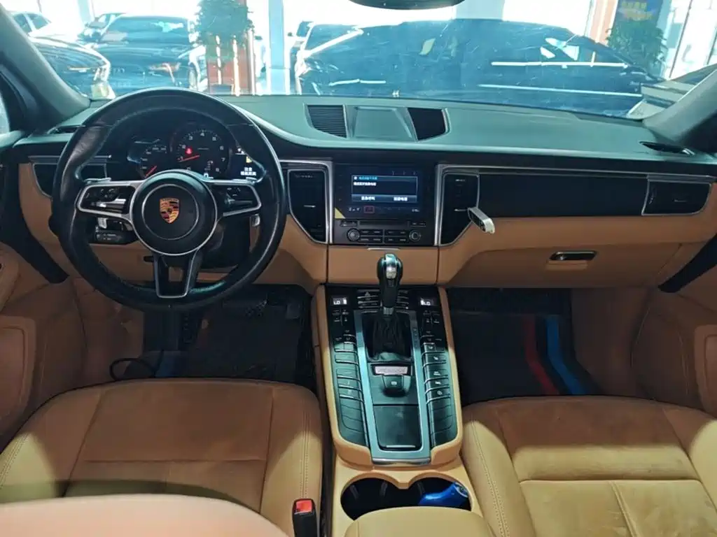 Porsche Macan — миниатюра 10