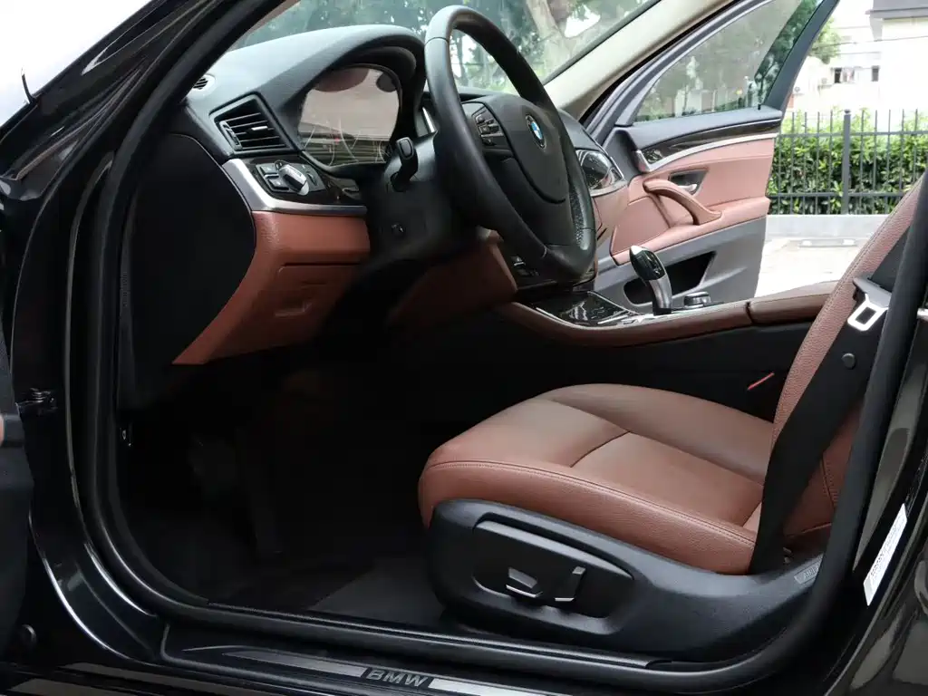BMW 5 Series — миниатюра 6