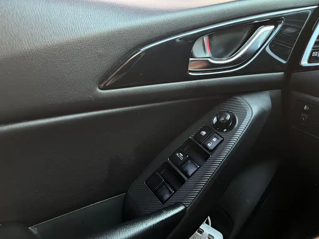 Mazda 3 Axela — миниатюра 14
