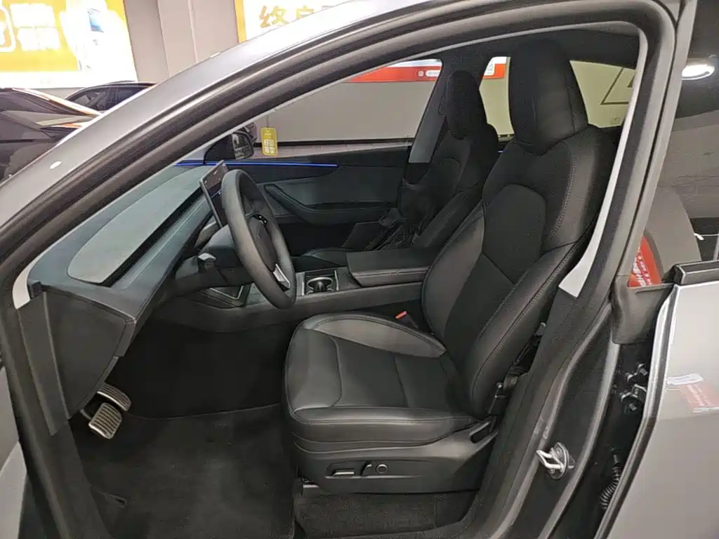 Tesla Model Y — миниатюра 15