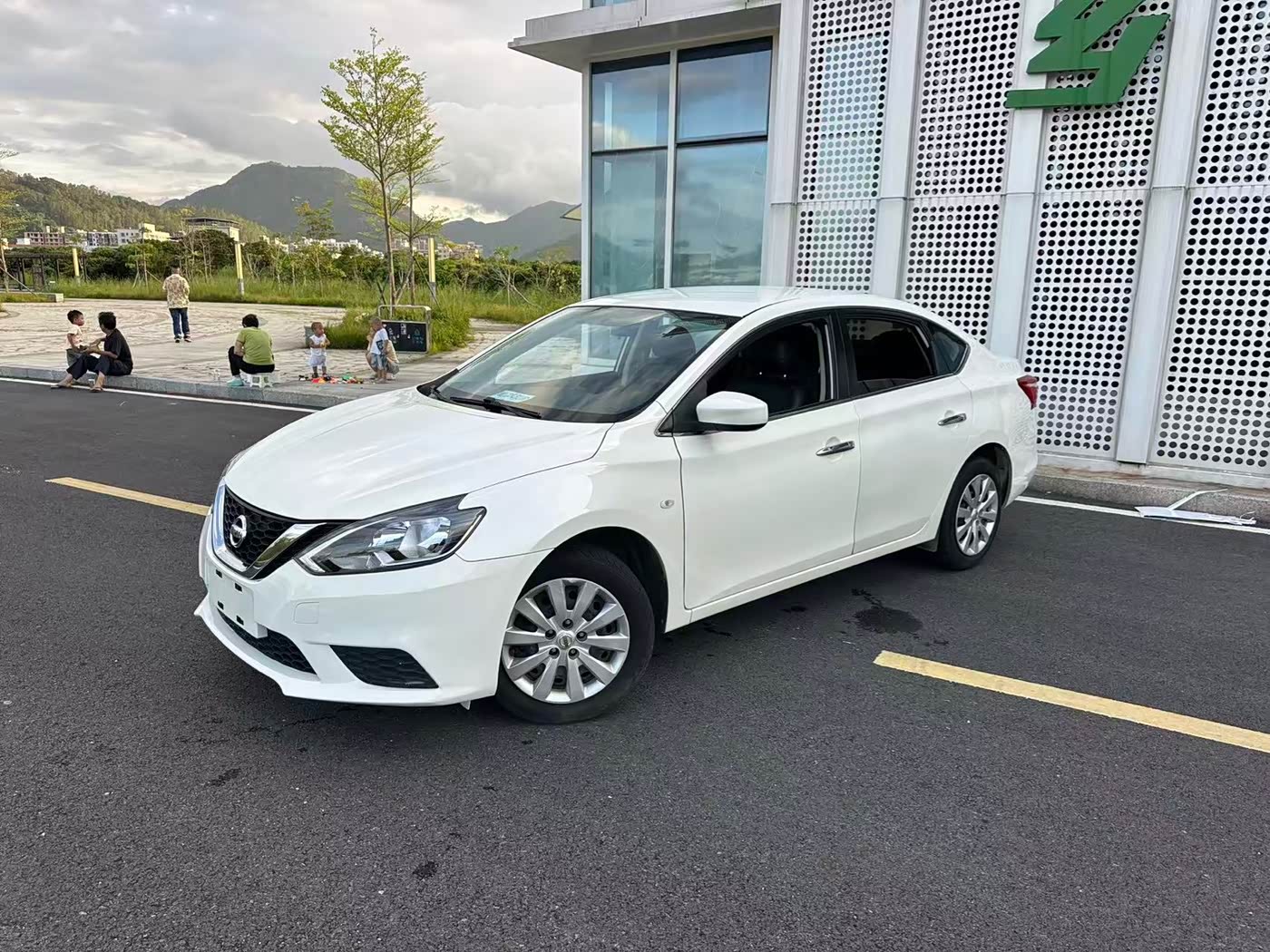 Nissan Sylphy 1.6 л 2022 г. Белый, пробег 48000 км