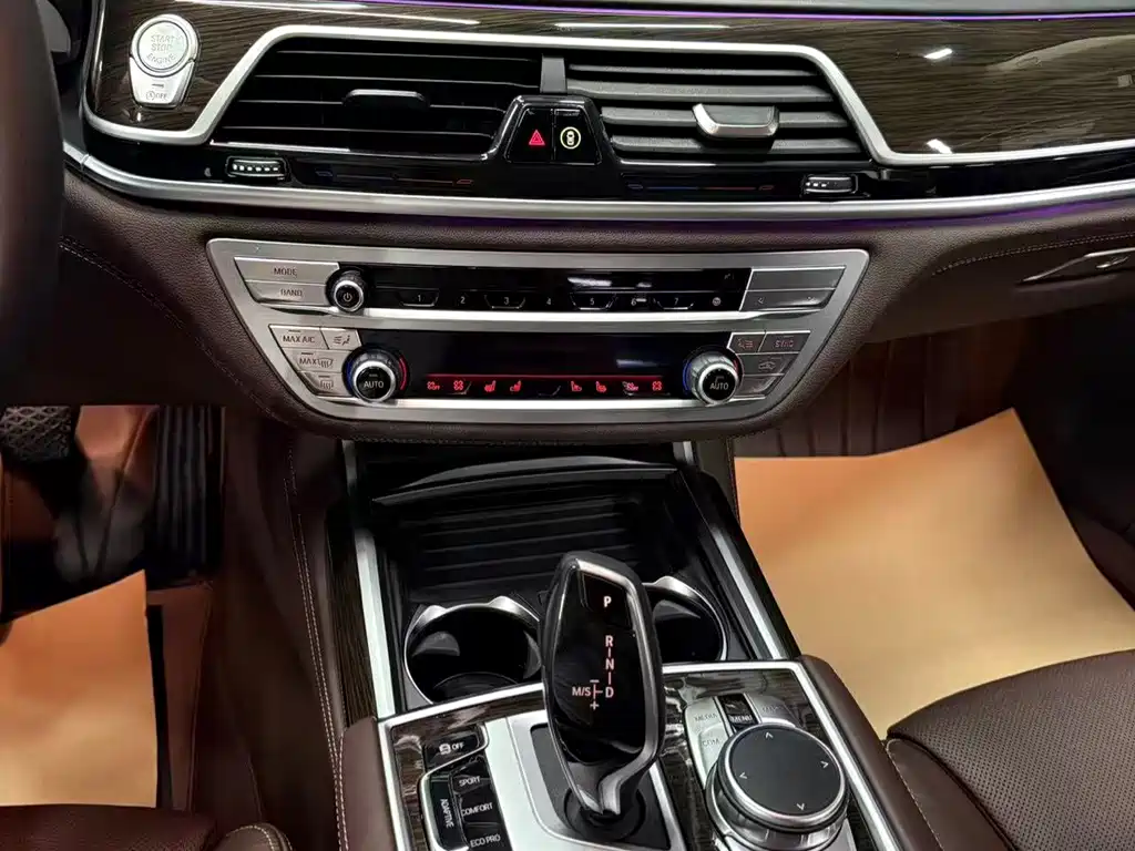 BMW 7 Series — миниатюра 12